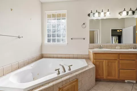 Bath - 14535 Molluc Dr, Red Bluff, CA 96080 photo 5 of 6