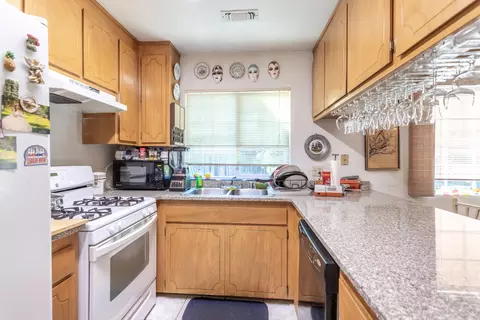Kitchen - 2350 Amethyst Way, Redding, CA 96003 photo 2 of 3