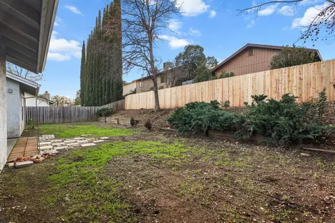 Exterior - 2574 Yana Ave, Redding, CA 96002 photo 4 of 7