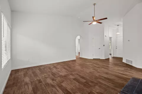 Living - 2574 Yana Ave, Redding, CA 96002 photo 2 of 5
