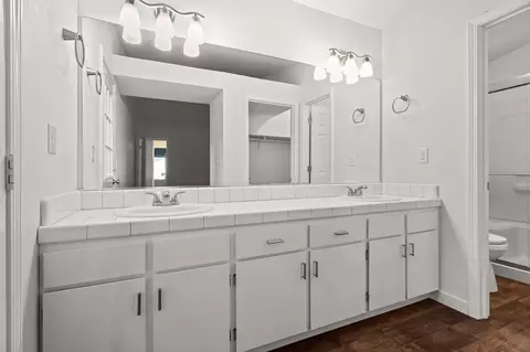 Bath - 2574 Yana Ave, Redding, CA 96002 photo 2 of 3