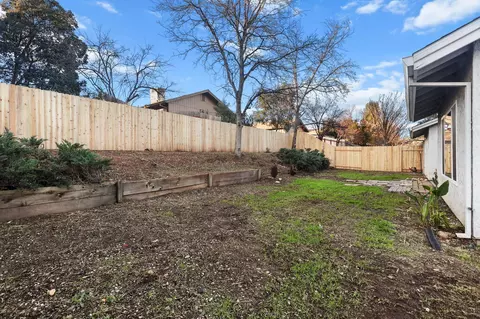Exterior - 2574 Yana Ave, Redding, CA 96002 photo 2 of 7