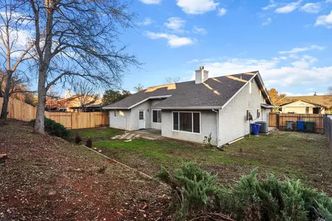 Exterior - 2574 Yana Ave, Redding, CA 96002 photo 3 of 7