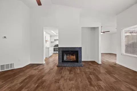 Living - 2574 Yana Ave, Redding, CA 96002 photo 3 of 5