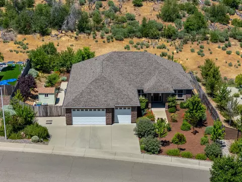 View/Area - 4648 Kilkee Dr, Redding, CA 96001 photo 2 of 8