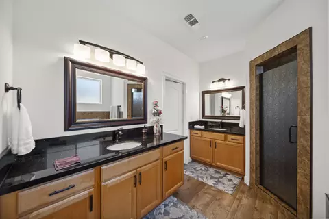 Bath - 4648 Kilkee Dr, Redding, CA 96001 photo 1 of 4
