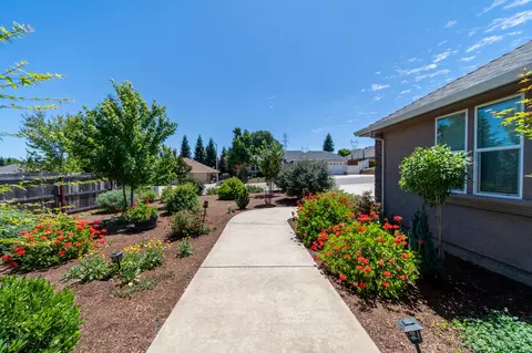 Exterior - 4648 Kilkee Dr, Redding, CA 96001 photo 4 of 7