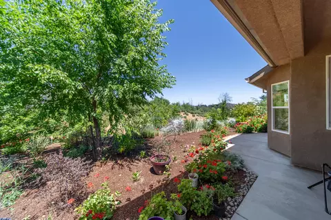 Exterior - 4648 Kilkee Dr, Redding, CA 96001 photo 3 of 7