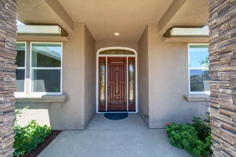 Entry Way - 4648 Kilkee Dr, Redding, CA 96001 photo 3 of 3