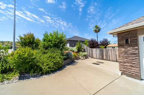 Exterior - 4648 Kilkee Dr, Redding, CA 96001 photo 7 of 7