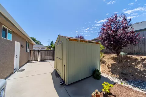 Exterior - 4648 Kilkee Dr, Redding, CA 96001 photo 6 of 7