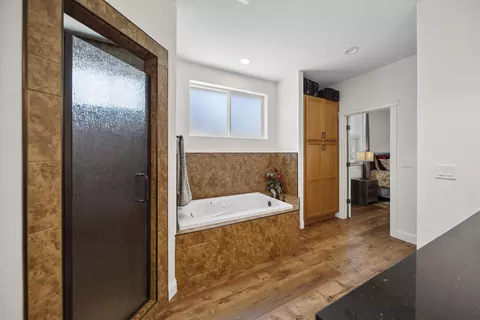 Bath - 4648 Kilkee Dr, Redding, CA 96001 photo 2 of 4