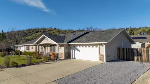 Exterior - 3110 Bedrock Ln, Redding, CA 96003 photo 4 of 13