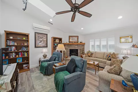 Living - 3110 Bedrock Ln, Redding, CA 96003 photo 2 of 2