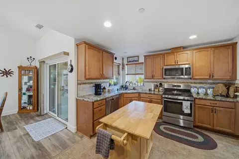 Kitchen - 3110 Bedrock Ln, Redding, CA 96003 photo 4 of 4