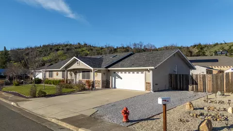 Exterior - 3110 Bedrock Ln, Redding, CA 96003 photo 3 of 13