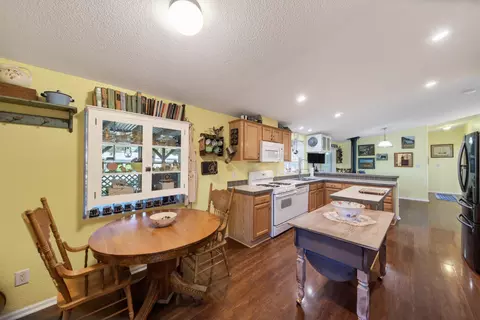 Kitchen - 32017 Rock Creek Rd, Manton, CA 96059 photo 3 of 5