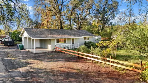 2001 Jewell Ln, Redding, CA 96001
