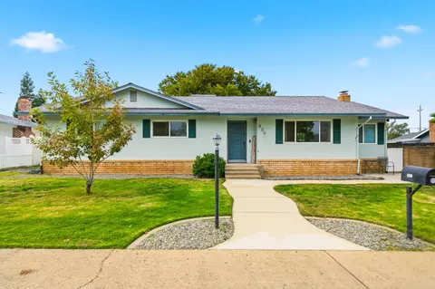 830 Middle St, Redding, CA 96003