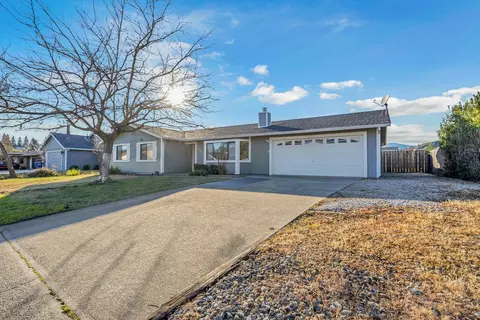 310 Moonstone Way, Redding, CA 96003