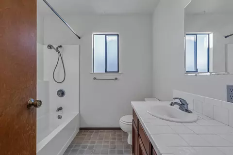 Bath - 310 Moonstone Way, Redding, CA 96003 photo 4 of 4