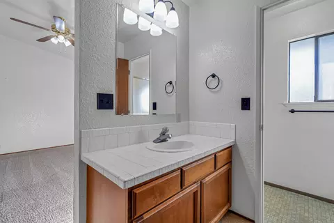 Bath - 310 Moonstone Way, Redding, CA 96003 photo 1 of 4