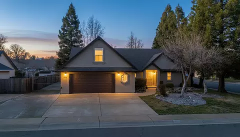 5890 Shadow Glen Dr, Redding, CA 96003