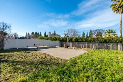 Exterior - 2199 Princeton Way, Redding, CA 96003 photo 6 of 12