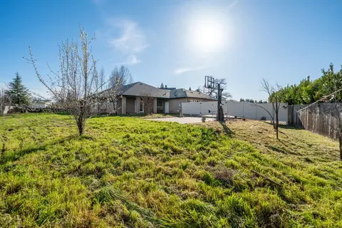 Exterior - 2199 Princeton Way, Redding, CA 96003 photo 8 of 12