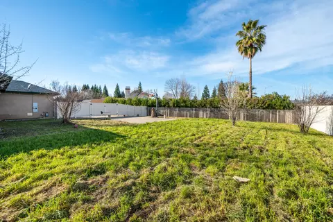 Exterior - 2199 Princeton Way, Redding, CA 96003 photo 9 of 12
