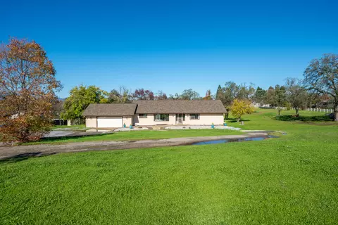 19424 Posey Ln, Redding, CA 96003