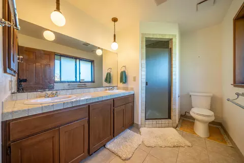 Bath - 19424 Posey Ln, Redding, CA 96003 photo 1 of 2