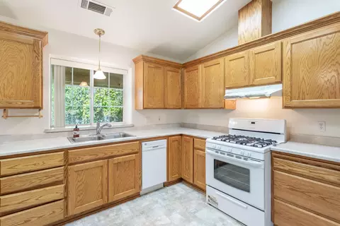 Kitchen - 14978 Oak Knoll Dr, Red Bluff, CA 96080 photo 3 of 3