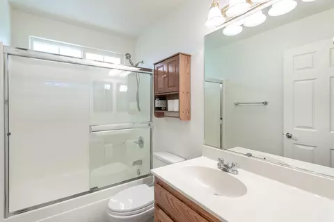 Bath - 14978 Oak Knoll Dr, Red Bluff, CA 96080 photo 2 of 2