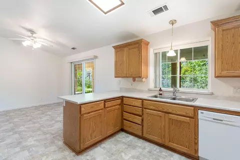 Kitchen - 14978 Oak Knoll Dr, Red Bluff, CA 96080 photo 2 of 3