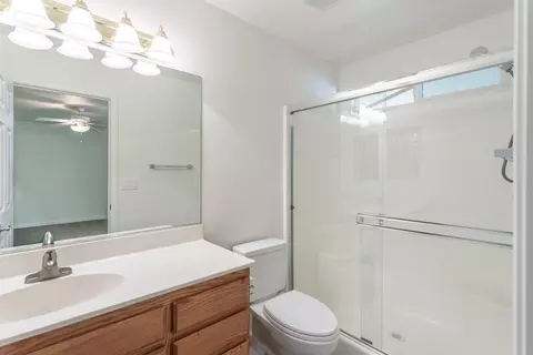 Bath - 14978 Oak Knoll Dr, Red Bluff, CA 96080 photo 1 of 2