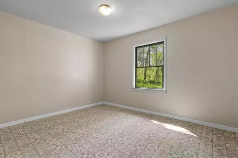Bedroom - 18439 Old Oasis Rd, Redding, CA 96003 photo 4 of 8