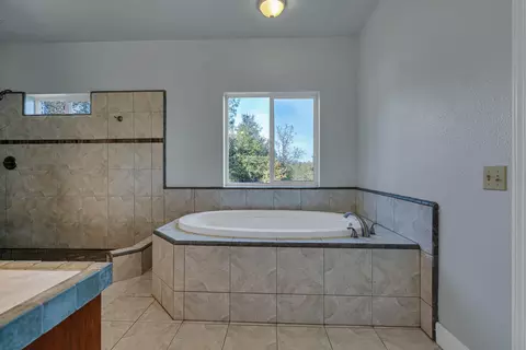 Bath - 13303 Intermountain Rd, Redding, CA 96003 photo 1 of 7