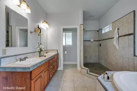 Bath - 13303 Intermountain Rd, Redding, CA 96003 photo 3 of 7