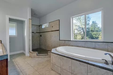 Bath - 13303 Intermountain Rd, Redding, CA 96003 photo 2 of 7