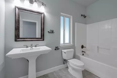 Bath - 13303 Intermountain Rd, Redding, CA 96003 photo 6 of 7