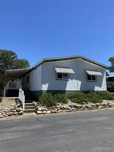 827 Shawnee Trl, Redding, CA 96003
