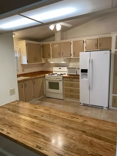 827 Shawnee Trl, Redding, CA 96003 photo 8