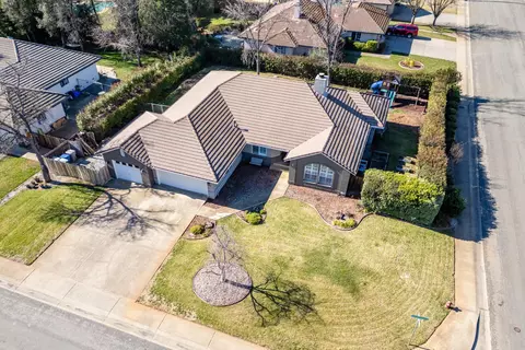 4100 Saratoga Dr, Redding, CA 96002 photo 2