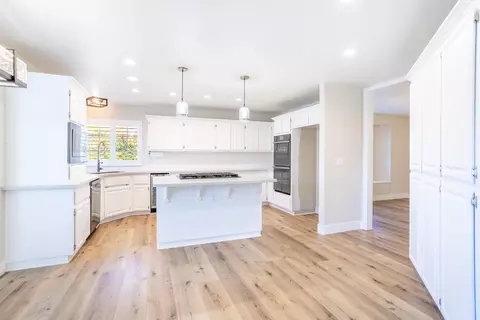 4100 Saratoga Dr, Redding, CA 96002 photo 7