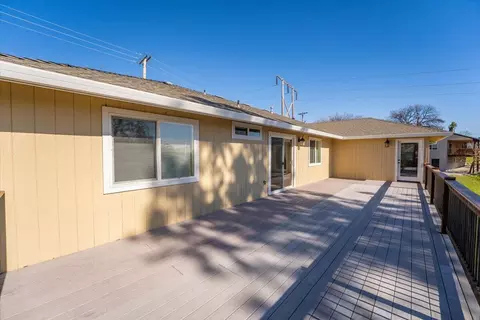 Exterior - 1263 Riviera Dr, Redding, CA 96001 photo 4 of 12