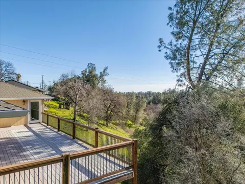 Exterior - 1263 Riviera Dr, Redding, CA 96001 photo 11 of 12