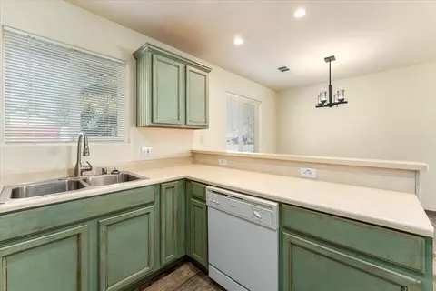 Kitchen - 1263 Riviera Dr, Redding, CA 96001 photo 2 of 5