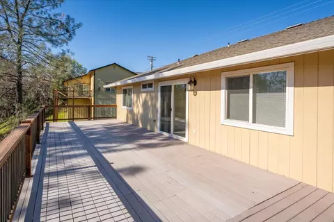 Exterior - 1263 Riviera Dr, Redding, CA 96001 photo 6 of 12