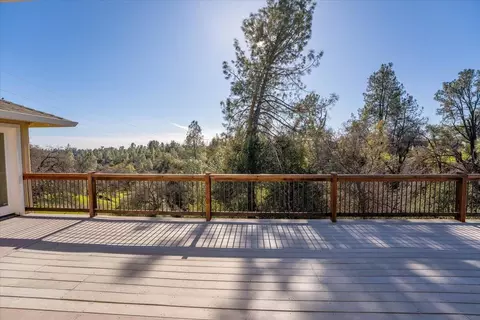 Exterior - 1263 Riviera Dr, Redding, CA 96001 photo 3 of 12
